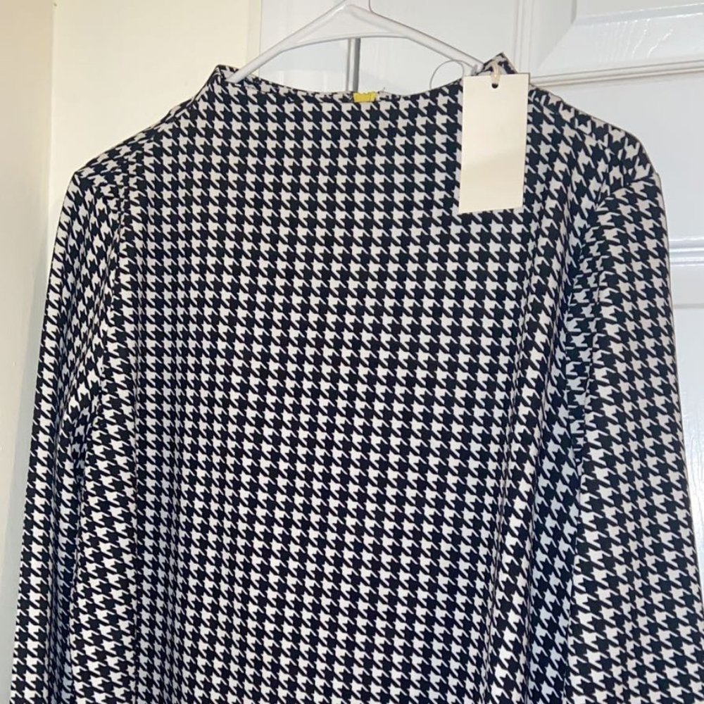 hounds tooth mockneck top with neon yellow zipper